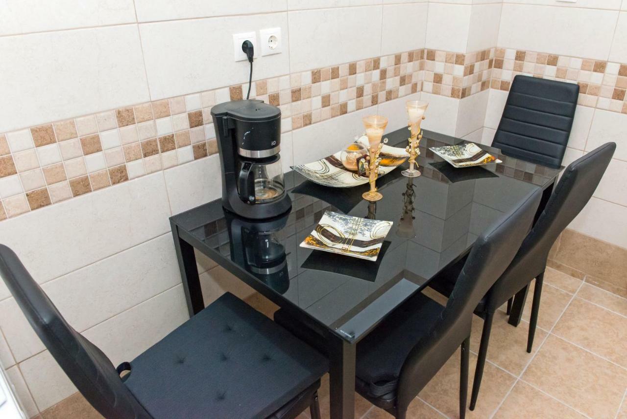 Lianos Business Class A Apartment Piraeus